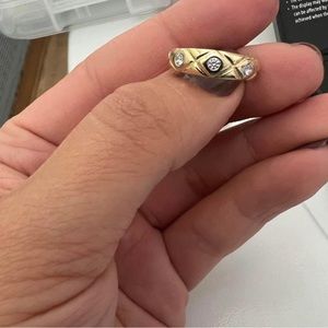 Nice gold ring 10k ( 417). Size 7